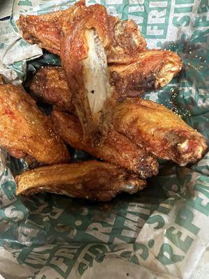 Mild sprinkle with lemon pepper. No sauce no lemon pepper