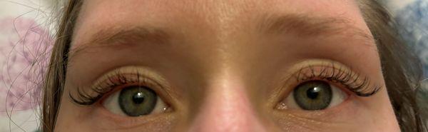 Natural looking lash extension set