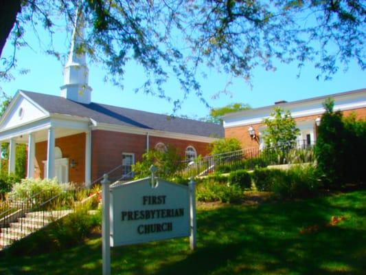 Join us for worship Sundays at 9am and 11:15am.