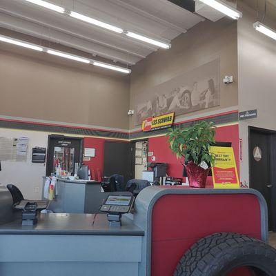 Les Schwab Tire Center