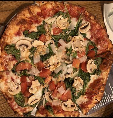 Small thin crust pizza with spinach, mushrooms, tomatoes and onions