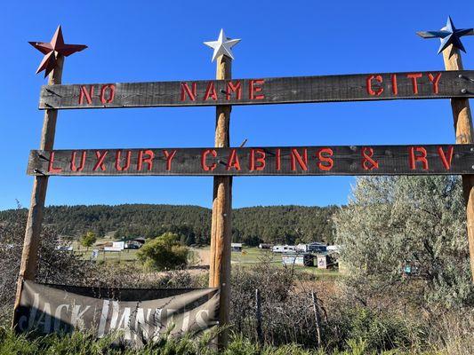 No Name City Luxury Cabins & RV