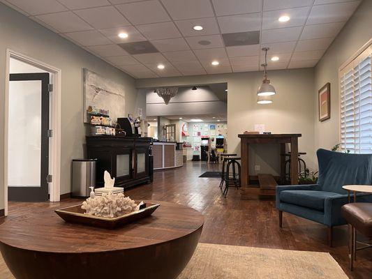 Video games, great coffee, comfortable waiting area, and super clean.