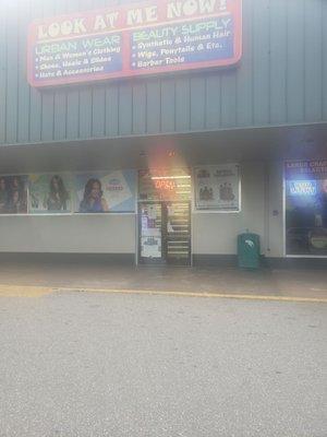 Look at me now Urban Wear