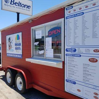 Rockin Rico's has a drive thru and a walk up window.