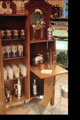 Andy’s Art Antiques & Oddities