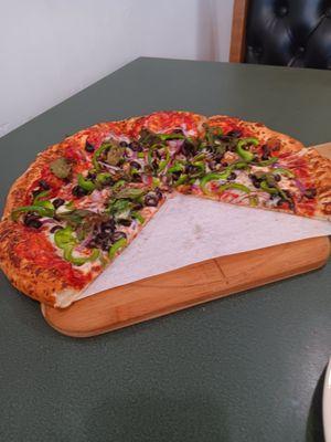 Vegetarian pizza, no tomatoes, minimal cheese.