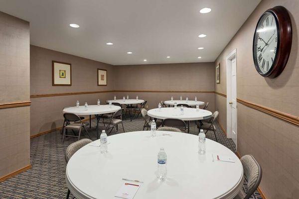 Hawthorn Suites By Wyndham Detroit