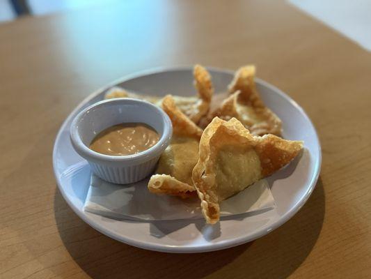 Everything bagel wontons and yum yum dipping sauce.