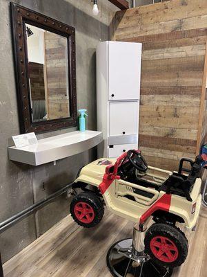 Jurassic park themed stylist chair and station