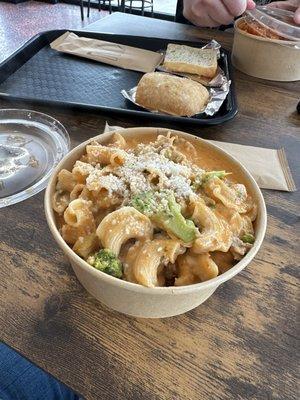 Toscano with creste do gallo pasta, chicken and broccoli 5