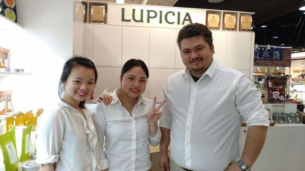 Kat, Nhu, and Anthony. Very friendly, knowledgeable, helpful staff!