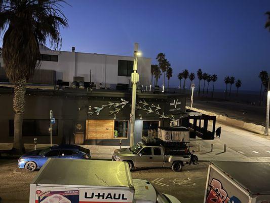 Venice Ale House has the most disgusting food I have ever tasted.