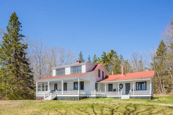 Harcourts Waterfront & Fine Properties