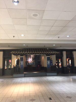 Hollister -- Colonial Park Mall : 4600 Jonestown Road / Route 22, Harrisburg Storefront