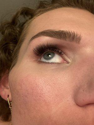 After saying that I specifically do not want a cat eye shape and instead wanted a wispy spiked look this is what I got. Also these brows....