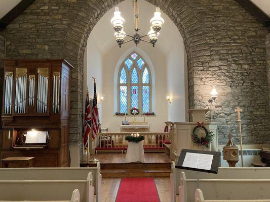 Inside the church with the altar in the middle, the 1823 Joseph Harvey Organ to the left, and the pulpit to the right.