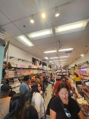 Lee's Wholesale Beauty