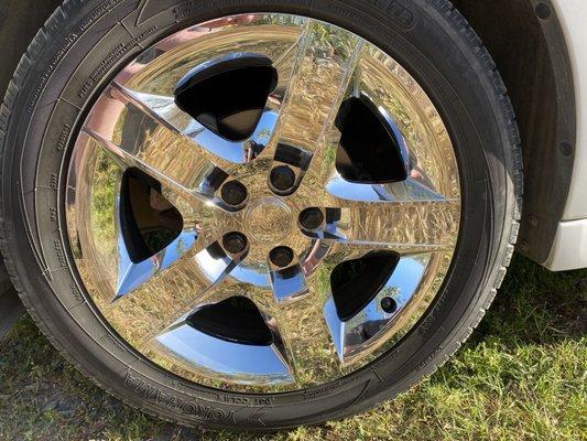 Hubcaps ordered from the business for Pontiac.