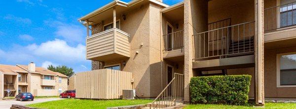 Living Oaks Apartments