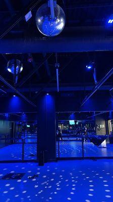 Awesome studio with disco ball for extra good vibes!