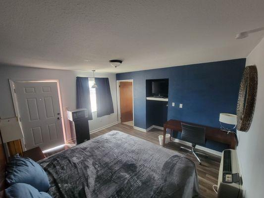 Standard room. Paid 250 a week or 950 a month.