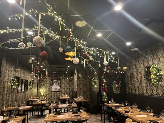 Holiday decor at Frankie's in tinley park 2025