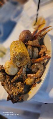You see the small crab hidden