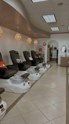 One of the cutest and cleanest salons I've been to!