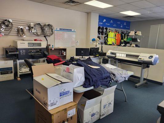 Production area, supervisor's desk, and DTG and DTF machines.