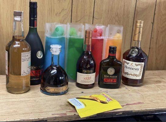 Hollywood Liquor & Daqueries