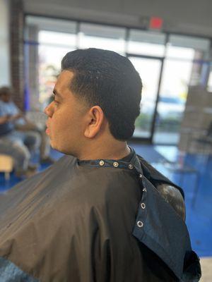 Familia Barber & Salon