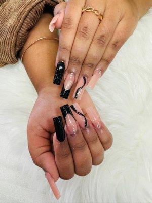 Vivian Luxurious Nails Spa