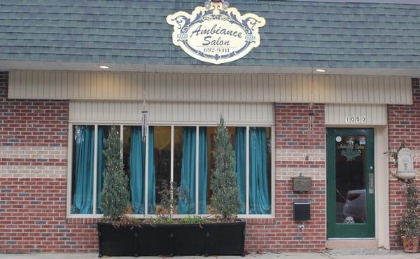 front of Salon we have private parking