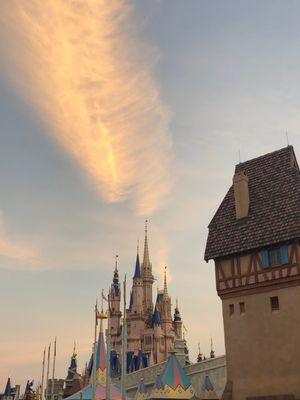 Terror at the Magic Kingdom/Disney's Yellow Shoes