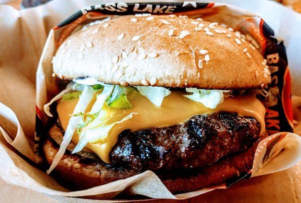 Oooh yeah...this is what I'm talkin about! A classic cheeseburger. Charbroiled to perfection