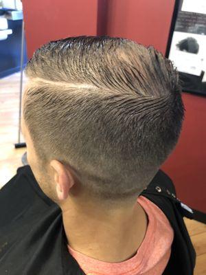 Pompadour razor line