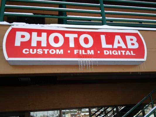 1 Hour Photo Lab ... Get your prints, frames, canvas, passport photos, photo albums and more...