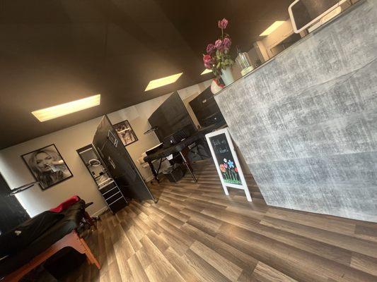 Lobby (where they do your lashes as well)