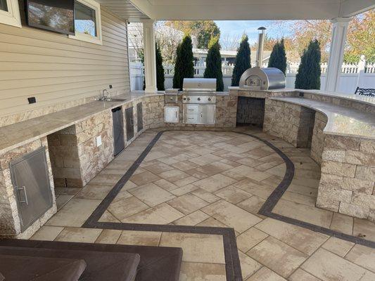 Custom bbq with sink side burner and pizza oven made with Nicolock paving stones