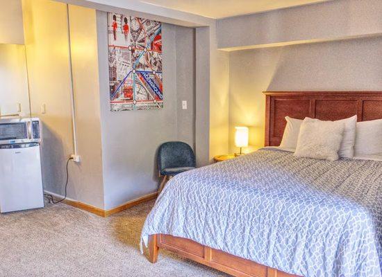 King Suite Coyote Motel West