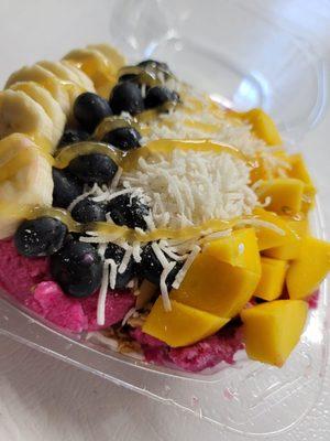 Delicius Dragon Fruit And Passion Fruit top with fresh Bananas/mango/blueberries/Coconuts Made at the moment you Order It..