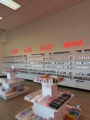 I love how organized this store is! Easy to find anything you need! My favorite products is the cashmere mink & hot babe glue