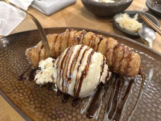 Fried banana with coconut ice cream, yum!!!