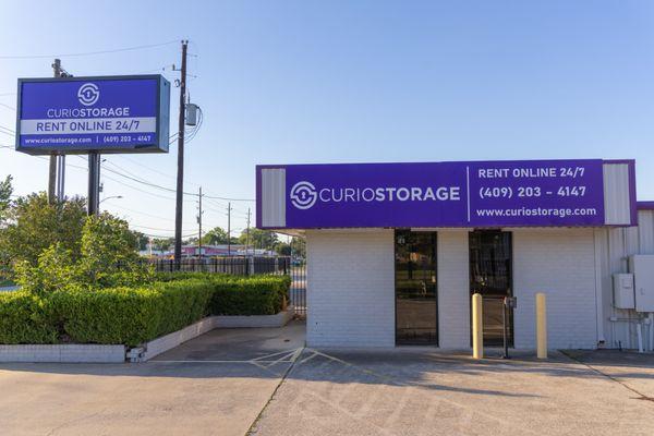Safe and secure self-storage facility near IAH Airport