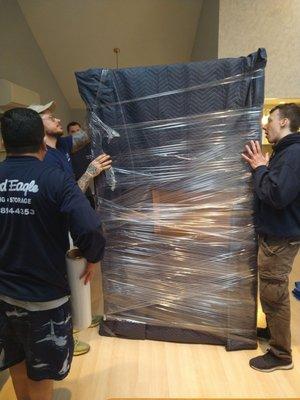 10 movers showed up, no shortness of manpower.