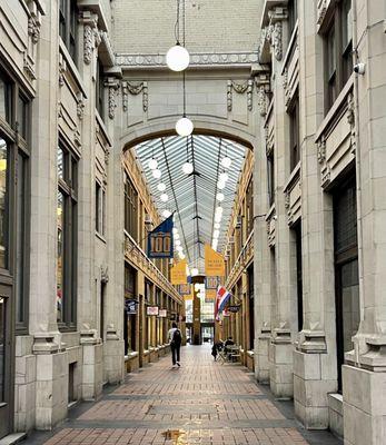 Maison Edwards Tobacconist