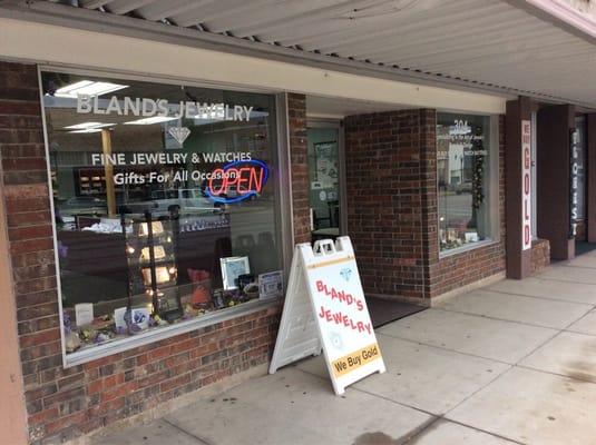 Bland's Jewelry - Robert Bland, Owner & Jeweler has provided old fashioned service since 1983. "I want to be your personal jeweler!"