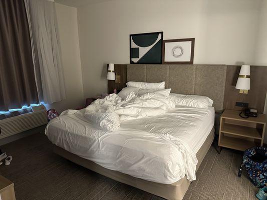 Main bedroom (queen)