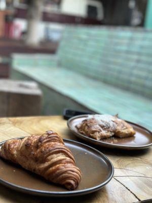 CAFE NIDO: Coffee & Books